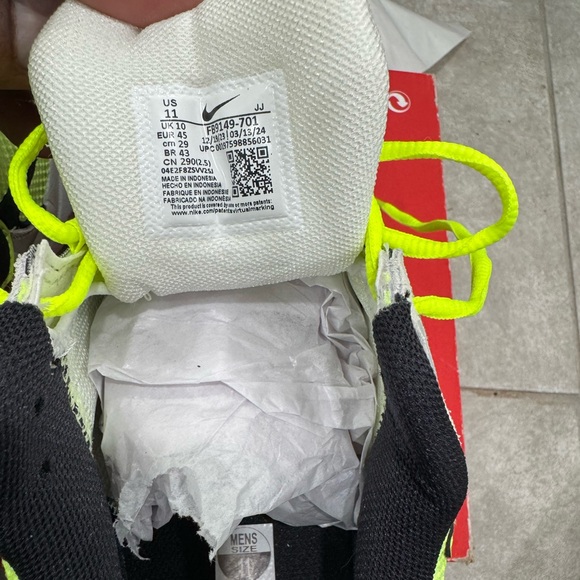 Size 11 - Nike Air Zoom Vomero 5 Life Lime - Picture 5 of 6